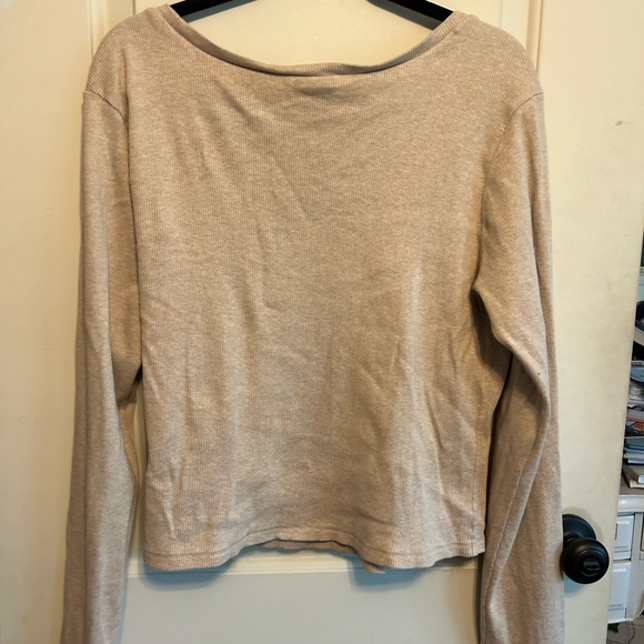 Universal Thread top - Picture 2 of 3